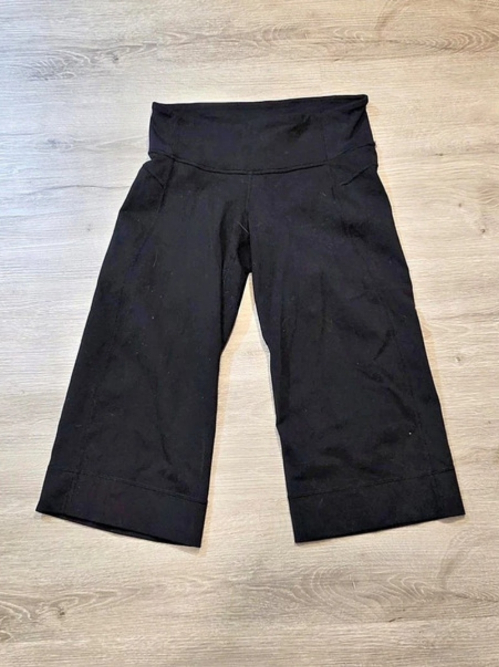 lululemon Cropped Black Capris